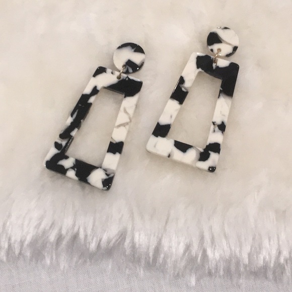 Marbled Rectangle Earrings - Picture 5 of 6